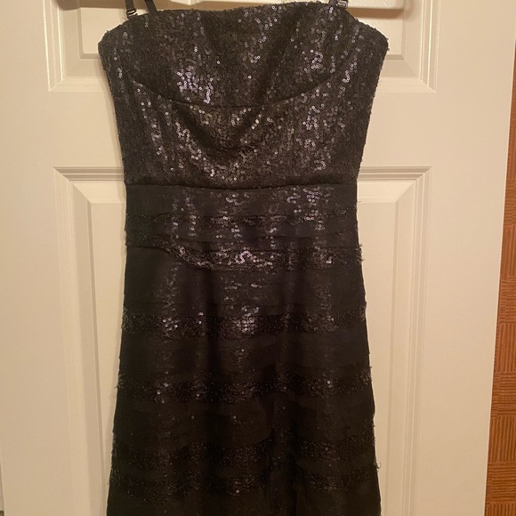 BCBGMAXAZRIA | Strapless Sequin Cocktail Dress - Picture 3 of 7